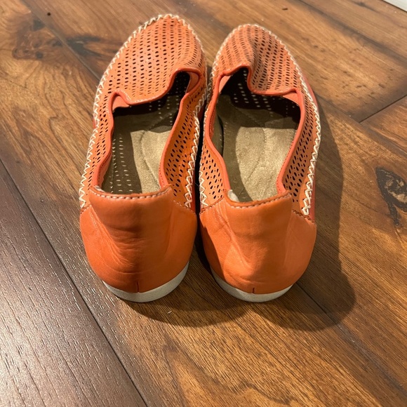 Earth Origins Orange Perforated Flats Lark Lizzy Size 10 - Picture 3 of 7